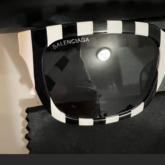 Beautiful Balenciaga Sunglasses - Picture 7 of 8